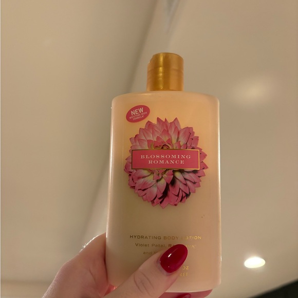 Victoria’s Secret Hydrating Body Lotion
Blossoming Romance - Picture 4 of 4